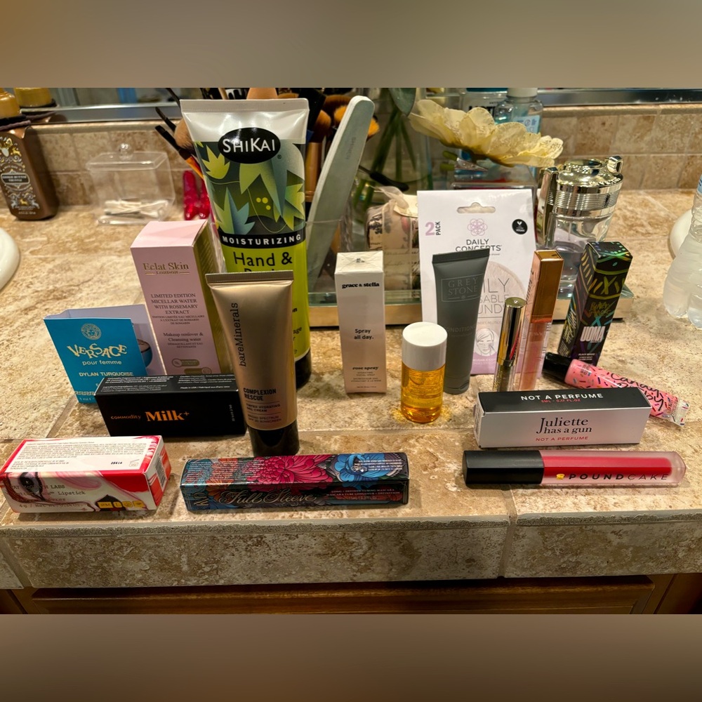 Miscellaneous make up and skin products.